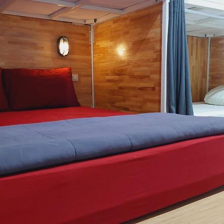 Neat Hostel Чиангмай Экстерьер фото