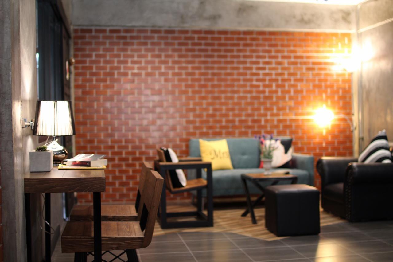 Neat Hostel Чиангмай Экстерьер фото