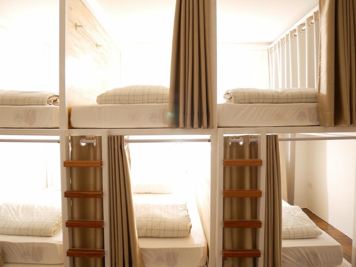 Neat Hostel Чиангмай Экстерьер фото