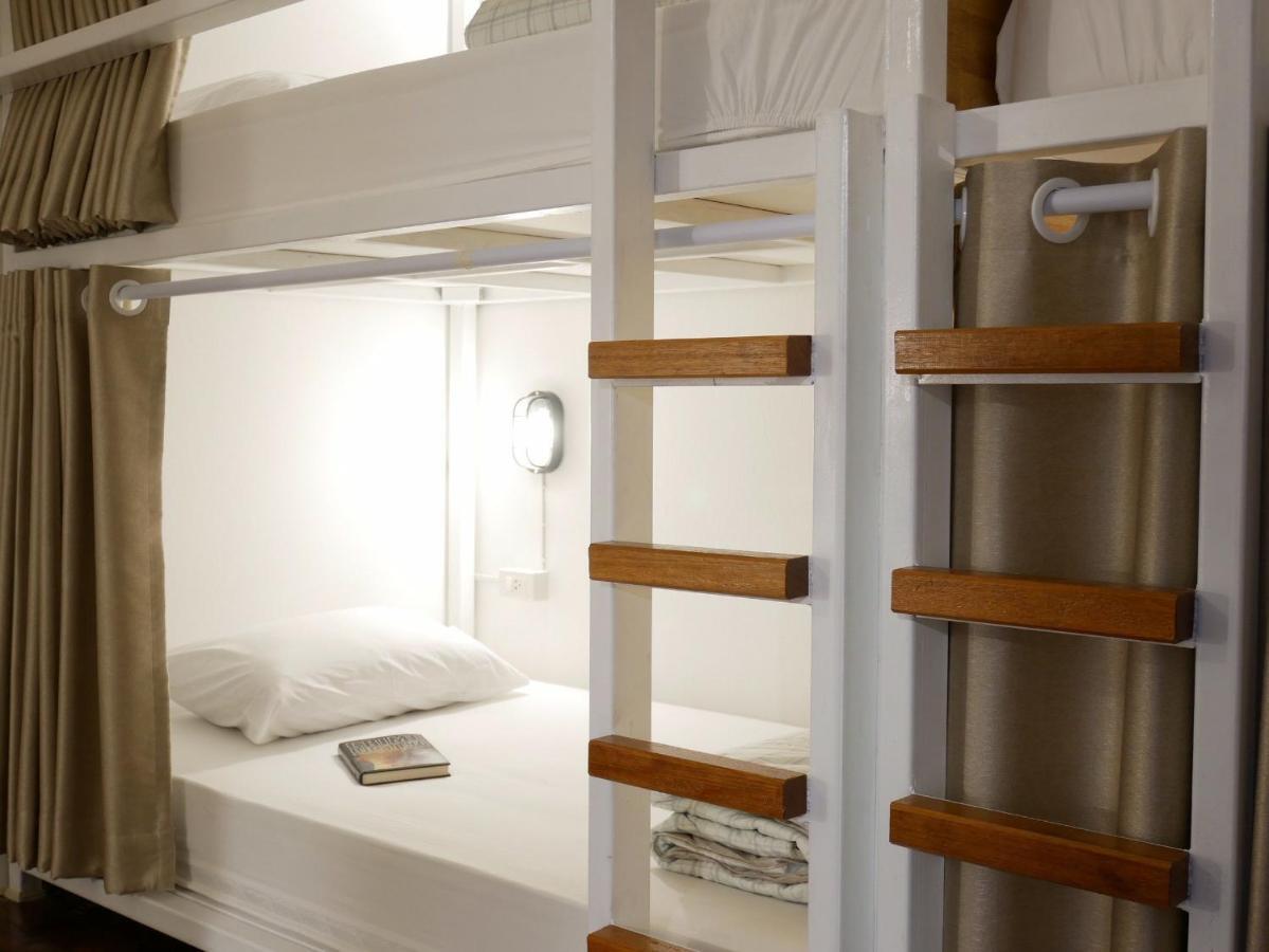 Neat Hostel Чиангмай Экстерьер фото