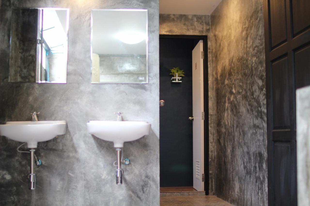 Neat Hostel Чиангмай Экстерьер фото